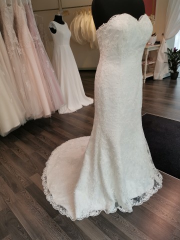 Brautboutique "einzigartig schön" | Curvy Brautmode in Plus Size, Brautmode · Hochzeitsanzug Zwickau, Kontaktbild