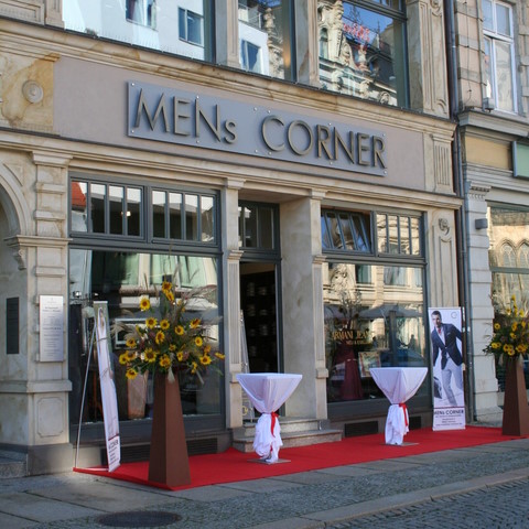 Mens Corner - Der Herren & Galaausstatter, Brautmode · Hochzeitsanzug Zwickau, Logo